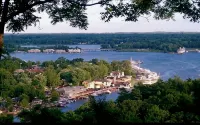 ROMANTIC TOP FLOOR, DOWNTOWN NESTING w KING BED & WATER VIEW OF MT. BALDHEAD