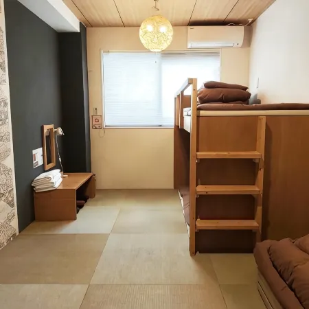 J-Hoppers Osaka Universal - Hostel Отели рядом с достопримечательностью «Железнодорожная станция Сакурадзима»