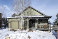 Perfect Mountain Family Getaway with Hot Tub & Fire Pit - Ski, Bike, Fish, Golf! - 4-Star