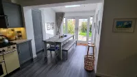 Haven Cottage, Walmer - overlooks park, close to beach & promenade - Boutique