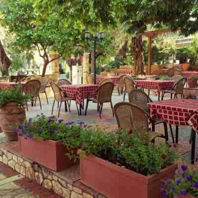 Oasis Exclusive Dining/Meeting Rooms