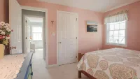 Beautiful Beach Home Only Seconds from the Sand! - balcón