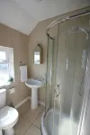 Beautiful House /Free parking 10min fromCity  Centre. - Bungalows