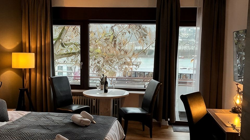 Rhine panorama suite with balcony
