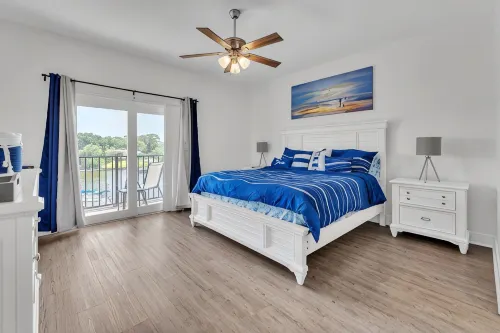 Waterfront 2-bdrm townhome with WiFi, AC, walking distance to EGAD food & shops