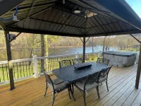 Riverfront 3-bedroom house - Homestays
