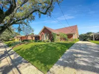 Franklin Manor- Just minutes away from the French Quarter and Lake Pontchartrain Hotels near Live Oak Park