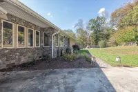 PETS, large fenced yard, full kitchen, 6 min to A-ville. - Wifi