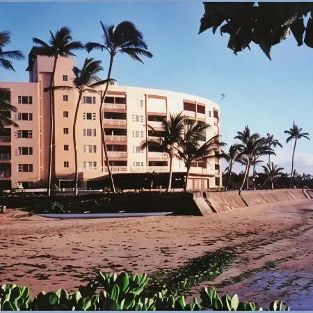 Gorgeous Oceanfront Condo Steps From The Beach, Air Conditioned, Free Wi-Fi