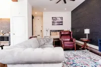 Downtown close to UAB, St. Vincent’s, BJCC and Airport - Homestays