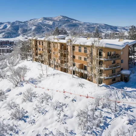 ‘This Must be the Place Ski-in/Ski-out condo with breathtaking views!