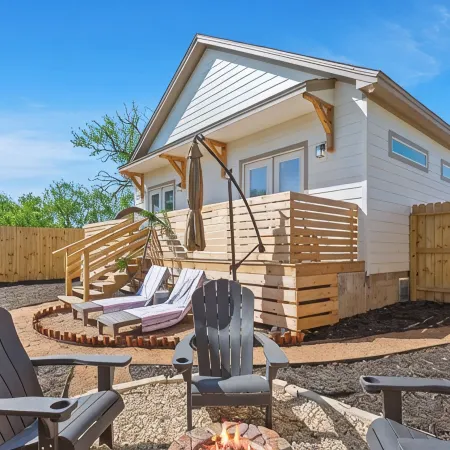 Stay in this Brand-New Luxury Villa! Near Baylor University and Silos!!