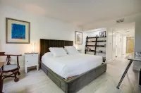 Key Biscayne Luxury Retreat - Fully Remoleded 3 Bedroom 2,000 SF Residence