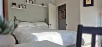 Comfortable Cottage Stay Outside Belfast | Private Parking & Sleeps 4 guests - 3-Star
