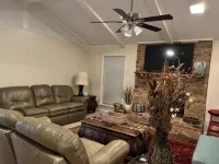 Serengeti a hardy 3 bedroom house, doggie door, TV in BDRMS