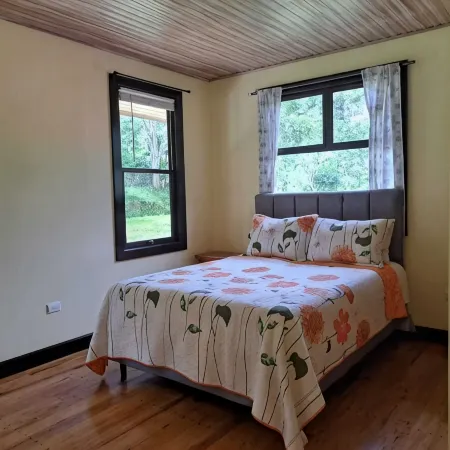Rudy's Lodge: Discover the Ultimate Retreat, Relax, Recharge and Reconnect. Hoteles en Rivas