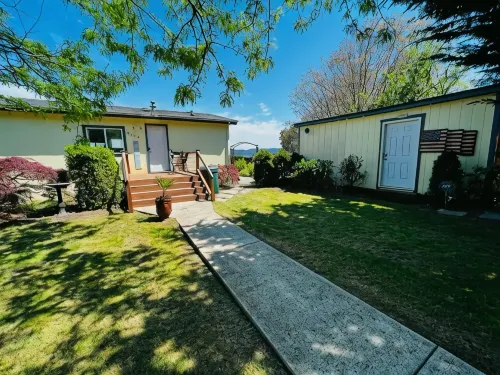 Waterfront Hoodsport Cabin, Hood Canal Beach Oasis