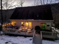 Massanutten Escape: Pool pass, Hot Tub, Sauna, Movie Theater, Game Rm, Fire pit