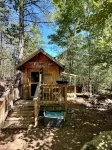 Tiny House with Private Hot Tub on 100 Acres - 2つ星