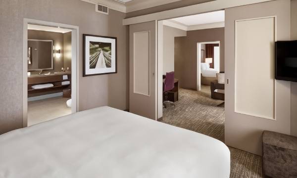 DoubleTree by Hilton West Edmonton
