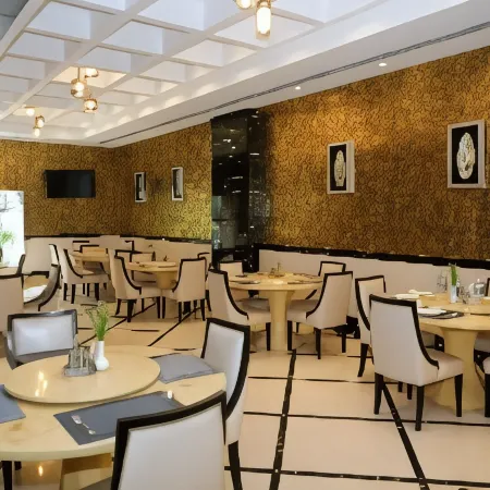 Venizia Sarovar Portico Отели рядом с достопримечательностью «Северный Дели»