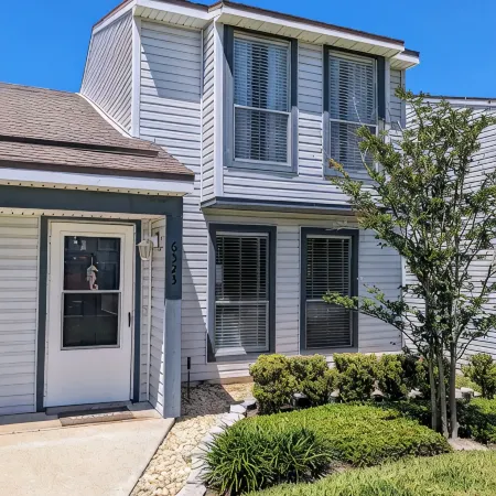 3-Min Walk to Beach! Quiet Coastal Style End Unit w/Renovated Pool & Tennis,
