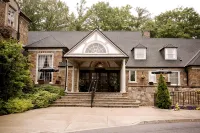 The Glenerin Inn Hotels near Downtown Mississauga