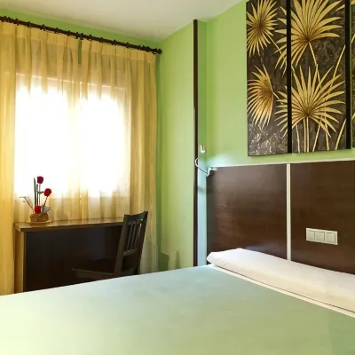 Hostal Avenida Barajas Отели рядом с достопримечательностью «Барахас»