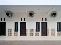 Surya Living RedPartner near Suncity Mall Madiun - 2-نجوم