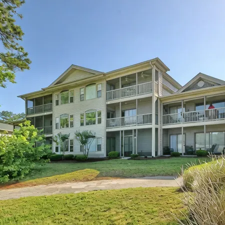 3 Bedroom ground floor -17th Hole - True Blue - near pool - wifi