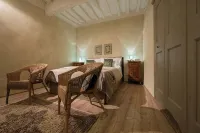 Apartment Me and You Cortona (with romantic outdoor shower on private courtyard)