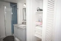 One bedroom w Private Entrance close to DC - Homestays
