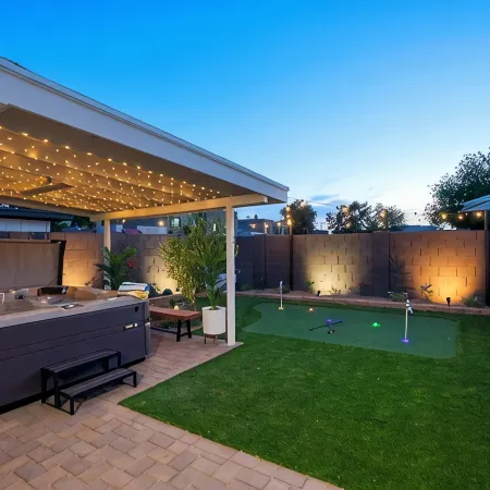 Sunny Poolside Getaway - Glow Golf/Hot Tub/Pool