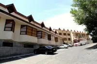 Olympia Garden Hotel - Bãi đậu xe