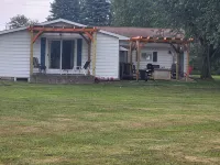 NEW! Royal Bungalow Lake House W/ Lake view & access - Canadian Lakes