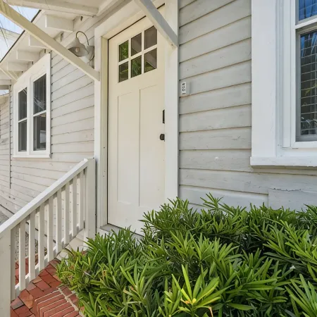 Stanton Apartment D - Historic Retreat 1 Block to Beach