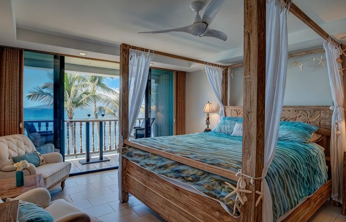 Romantic Oceanfront Condo at Lahaina Shores with Sweeping Ocean Views