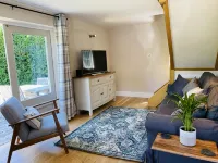 LOVELY 2 BEDROOM COTTAGE, GREAT LOCATION - 3-Star
