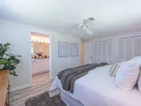 Gorgeous beach house on Venice Island, heated pool, min away from private beach! - 3-نجوم