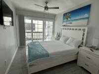 Beach Block Apartment w/ Balcony - 4-Star