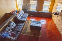3 Bedroom 2 bath. Living space and kitchen. - Homestays