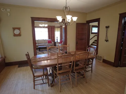 THE WASHINGTON HOUSE - A  4-Bedroom Home 1 Block from Downtown Wisconsin Dells - 4-Star