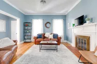 3-Bed Grace Street Getaway in Museum District - مطابخ