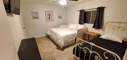 Quiet Cul-De-Sac 4 Bedroom Home with Pool & Hot tub - สระว่ายน้ำส่วนตัว