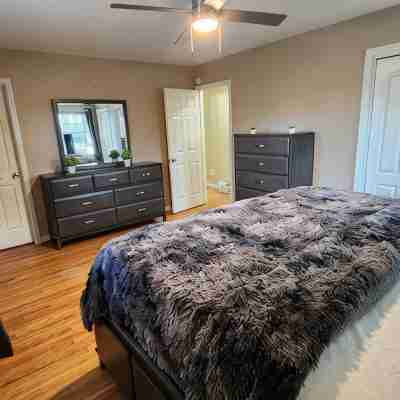 Spacious Escape: Five Bedroom Home Near Airport, Expo Center Rooms