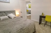 Cozy lakeview guest suite