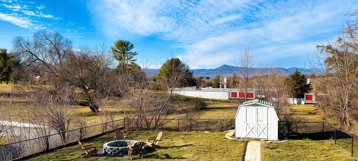 Luray Downtown / Hot Tub / Game Room / Firepit Hotels in Luray