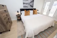Rogue House · 1800s Downtown Storefront · Hot Tub · Fire Pit · Walk to River