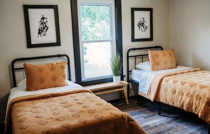 Cozy Midwest Bunkhouse located in the heart of the Ozarks!