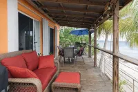 Beachfront.  Just a Few Steps to the Sand. Walk to Restaurants.  Near Downtown. - Wifi